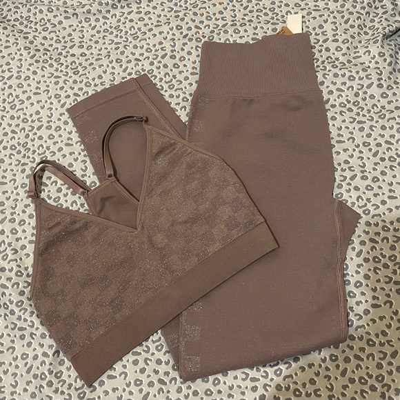 VICTORIA SECRET SPORTS TWO PIECE ACTIVEWEAR SET - Picture 1 of 3